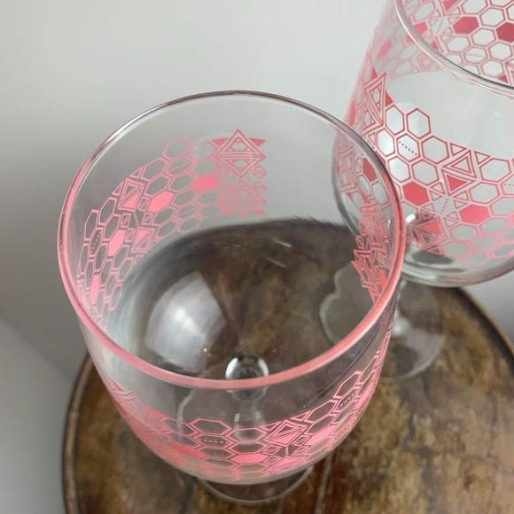 RARE~Set of 2 Vintage Retro 1980s Clear Wine Glasses w/Pink Geometric Design~EUC - Picture 4 of 7